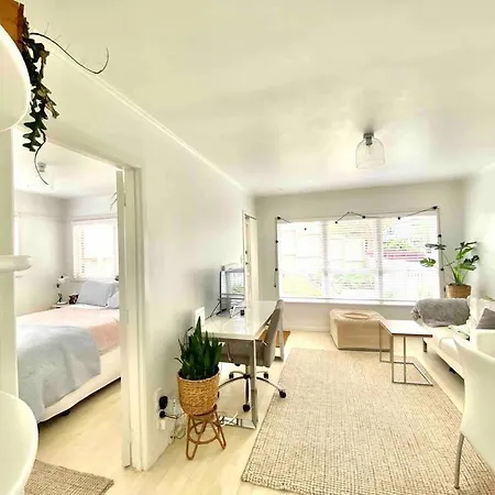 Own Sunny Quiet Haven, Own 1 Bedroom House & Garden With Car Park, Central To Airport, Cbd & Sylvia Park Mall